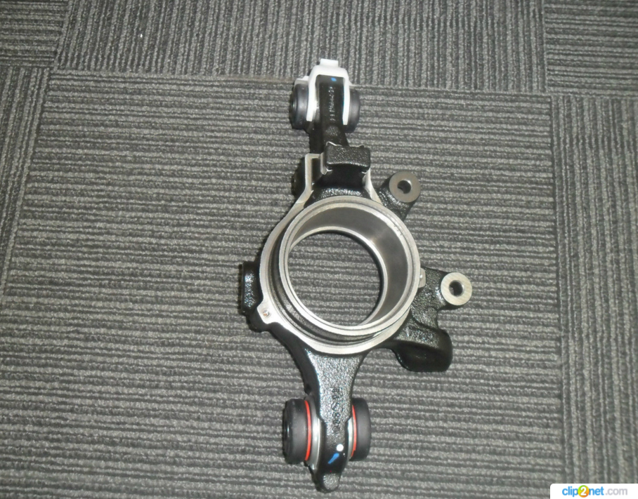 Кулак задний LAND ROVER DISCOVERY 3 левый (цапфа) - LAND ROVER/LR045823